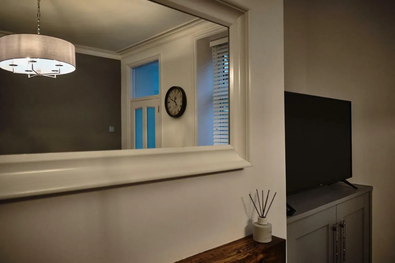 The Townhouse - Simple2Let Serviced Apartments Halifax